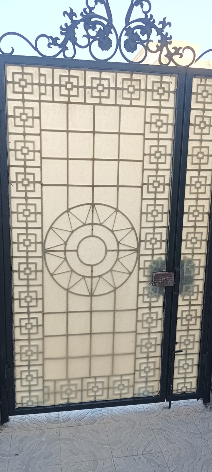 Gate